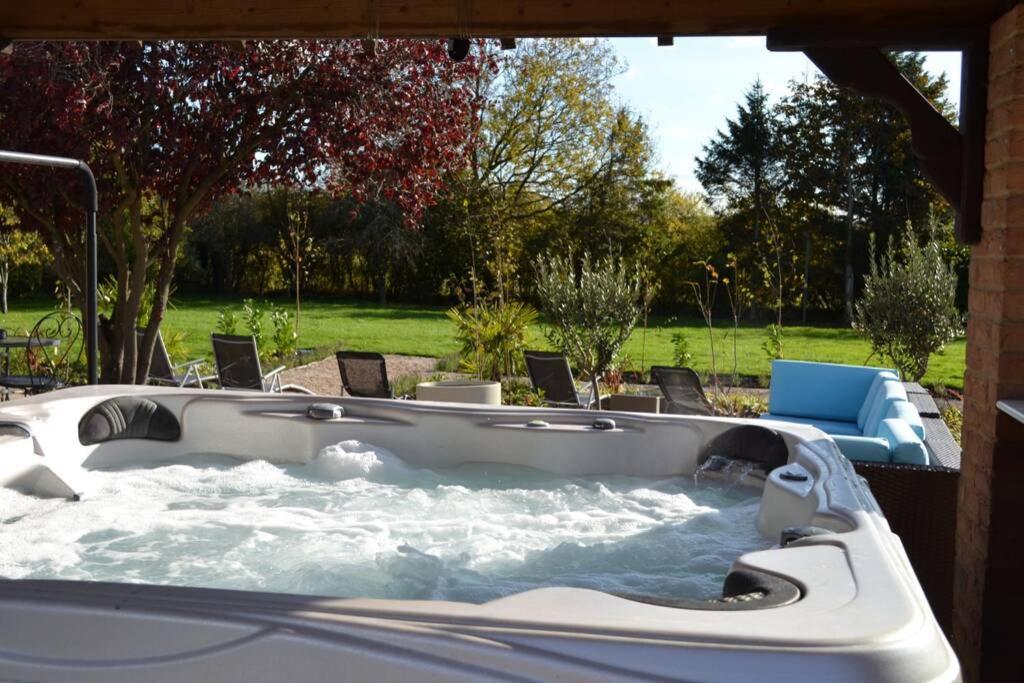 גרימסבי Treetops Cottages & Spa מראה חיצוני תמונה