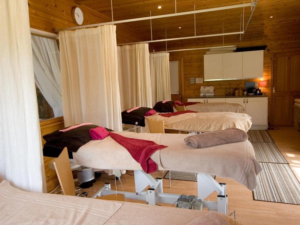 גרימסבי Treetops Cottages & Spa מראה חיצוני תמונה