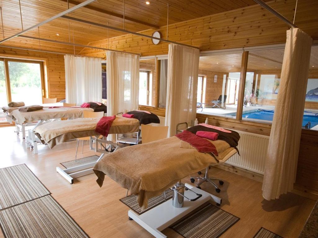 גרימסבי Treetops Cottages & Spa מראה חיצוני תמונה
